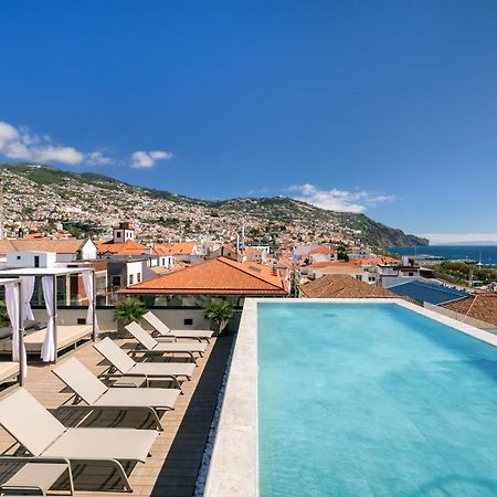 Barcelo Funchal Oldtown Hotel ภายนอก รูปภาพ The rooftop pool at the Hotel Porto Santo