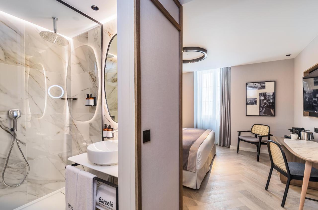 Barcelo Funchal Oldtown Hotel ภายนอก รูปภาพ A room at the hotel