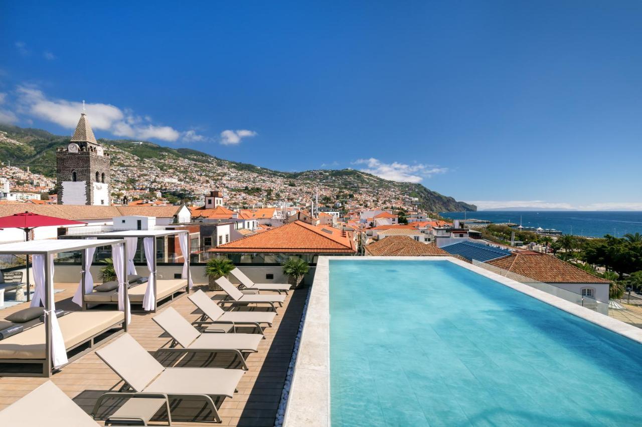 Barcelo Funchal Oldtown Hotel ภายนอก รูปภาพ The rooftop pool at the Hotel Porto Santo