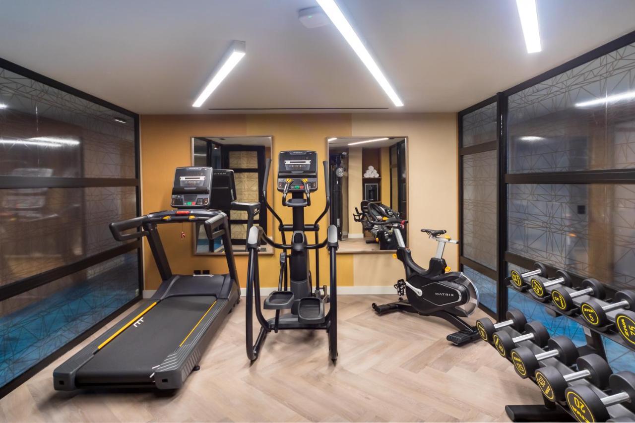 Barcelo Funchal Oldtown Hotel ภายนอก รูปภาพ The gym at the hotel