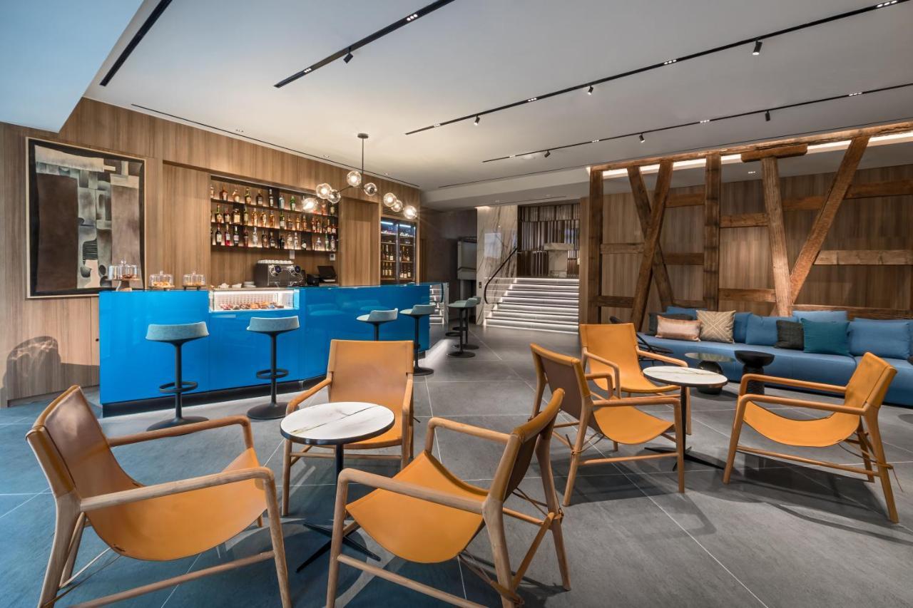 Barcelo Funchal Oldtown Hotel ภายนอก รูปภาพ The lounge at the airport