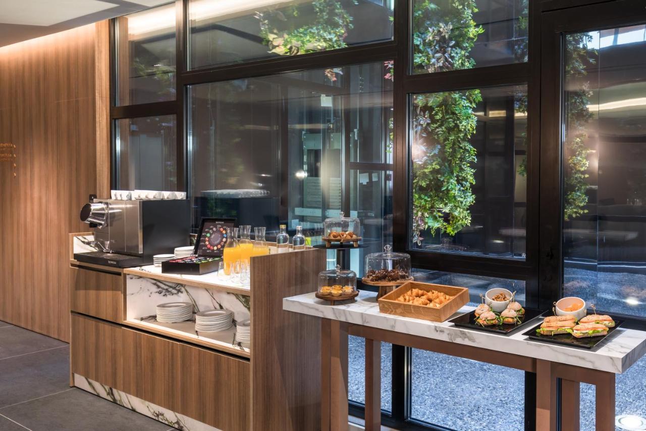 Barcelo Funchal Oldtown Hotel ภายนอก รูปภาพ The lounge at the airport