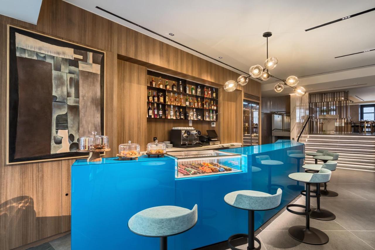 Barcelo Funchal Oldtown Hotel ภายนอก รูปภาพ The bar at the hotel